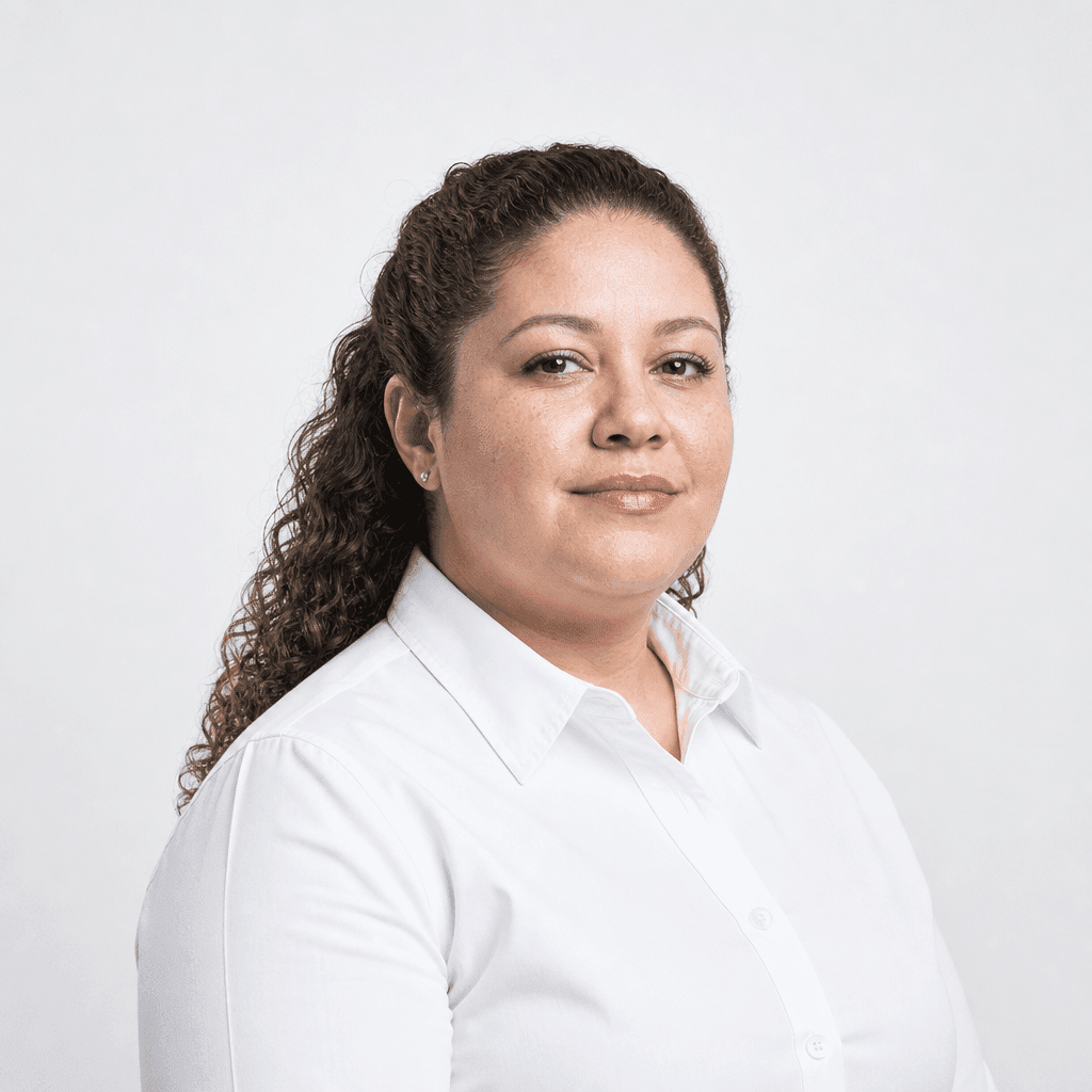 Foto profissional de mulher parda em retrato corporativo para Linkedin (gerada por IA)